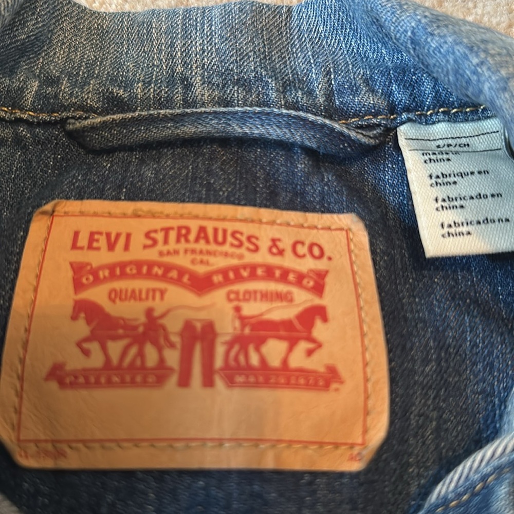 LEVI STRAUSS WOMANS JEAN VEST SIZE S / P - Picture 2 of 10